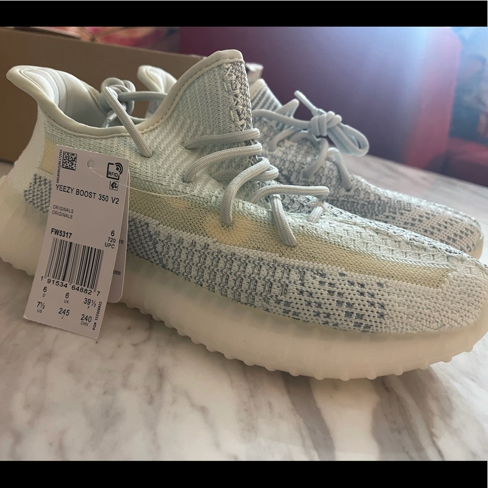 Yeezy 350 2v